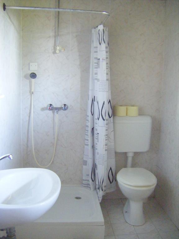 Guest House Kmetija Dane Exterior photo